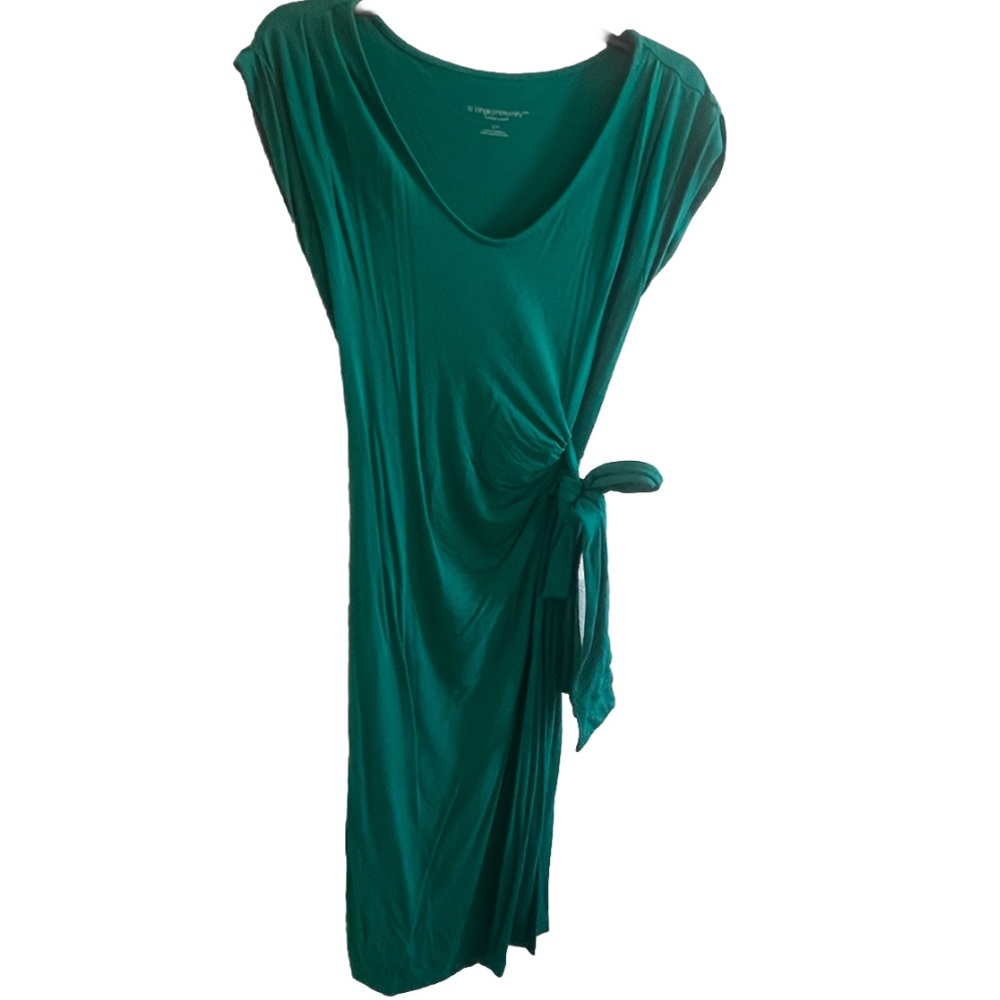 Beautiful maternity dress. Gently used. Size S.